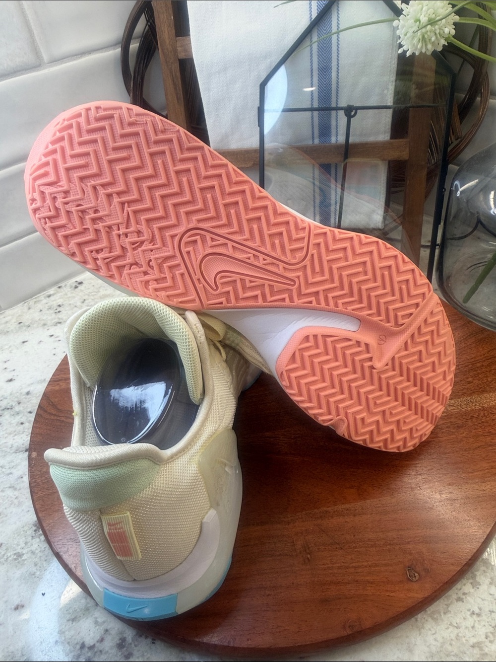 LeBron witness 6 Easter Sneakers - Picture 13 of 16